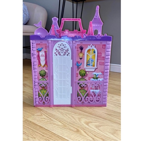 Pop-up foldable palace for Disney princess barbies - Picture 2 of 9